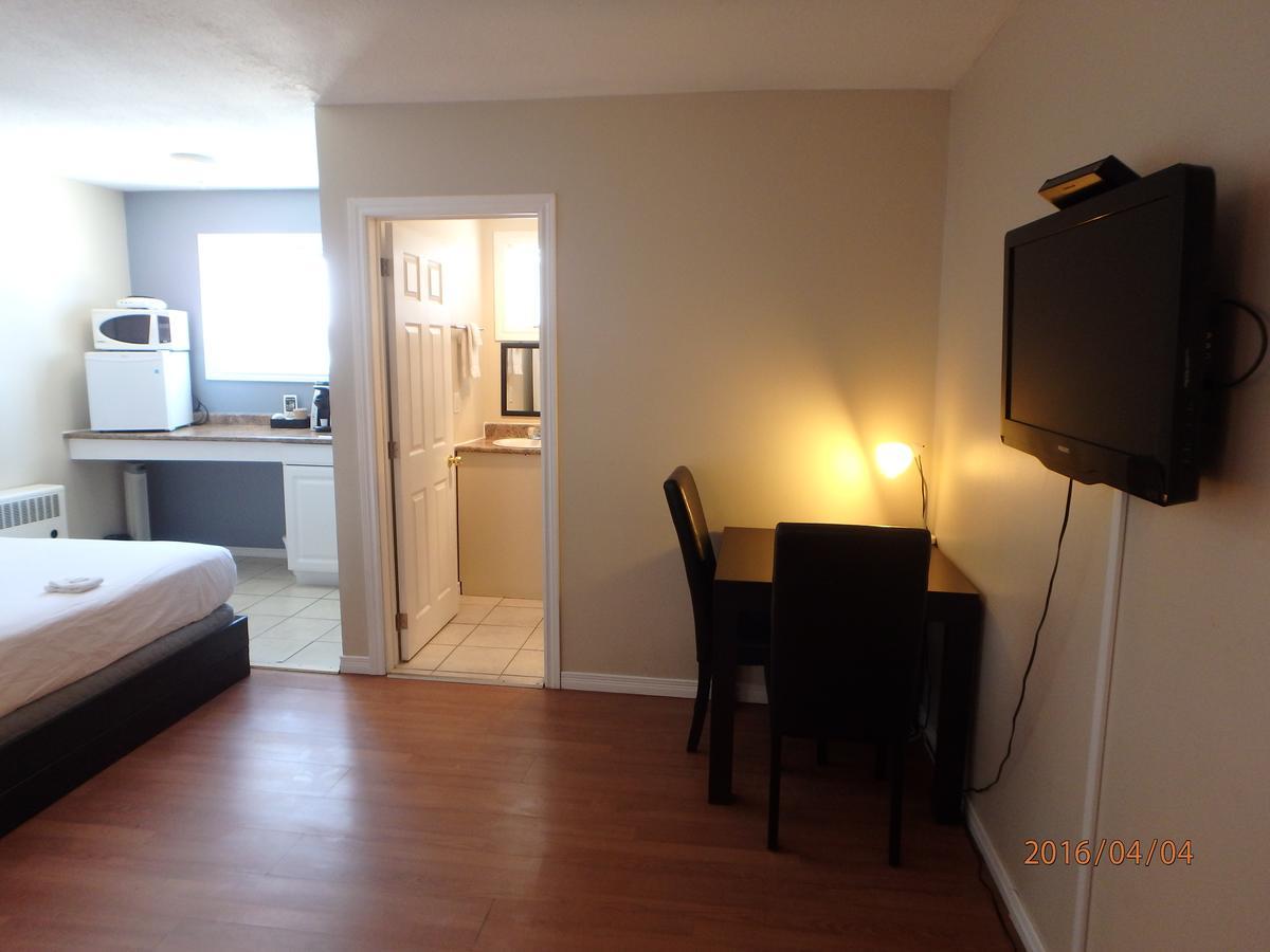 Wheel Inn Motel New Liskeard Extérieur photo