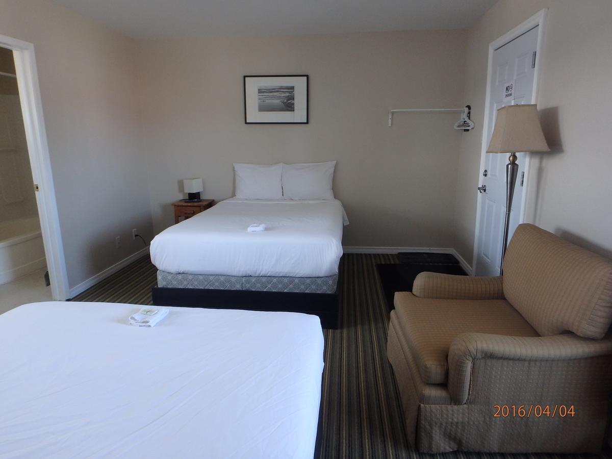 Wheel Inn Motel New Liskeard Extérieur photo