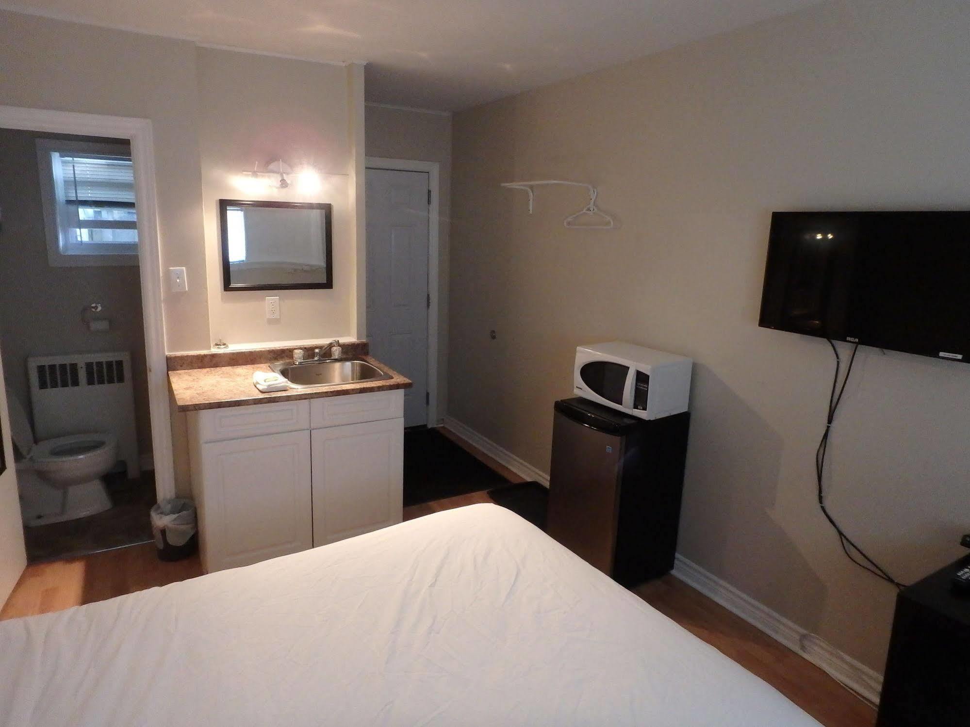 Wheel Inn Motel New Liskeard Extérieur photo
