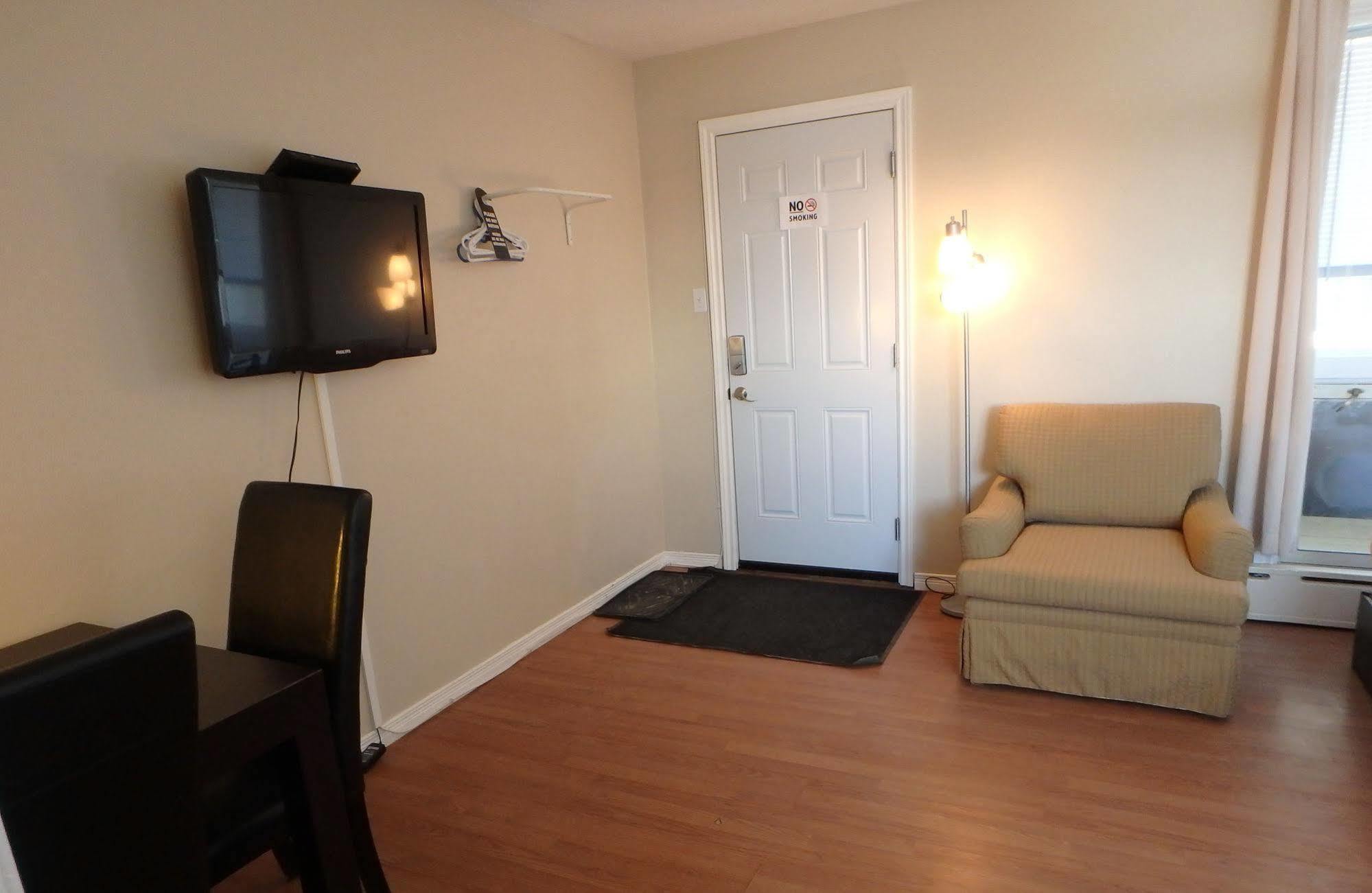Wheel Inn Motel New Liskeard Extérieur photo