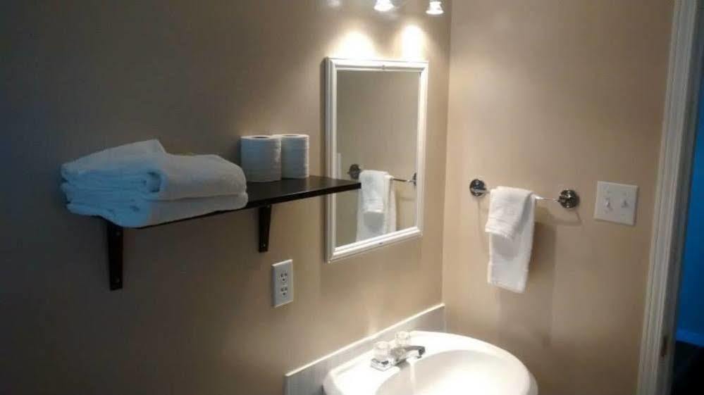 Wheel Inn Motel New Liskeard Extérieur photo