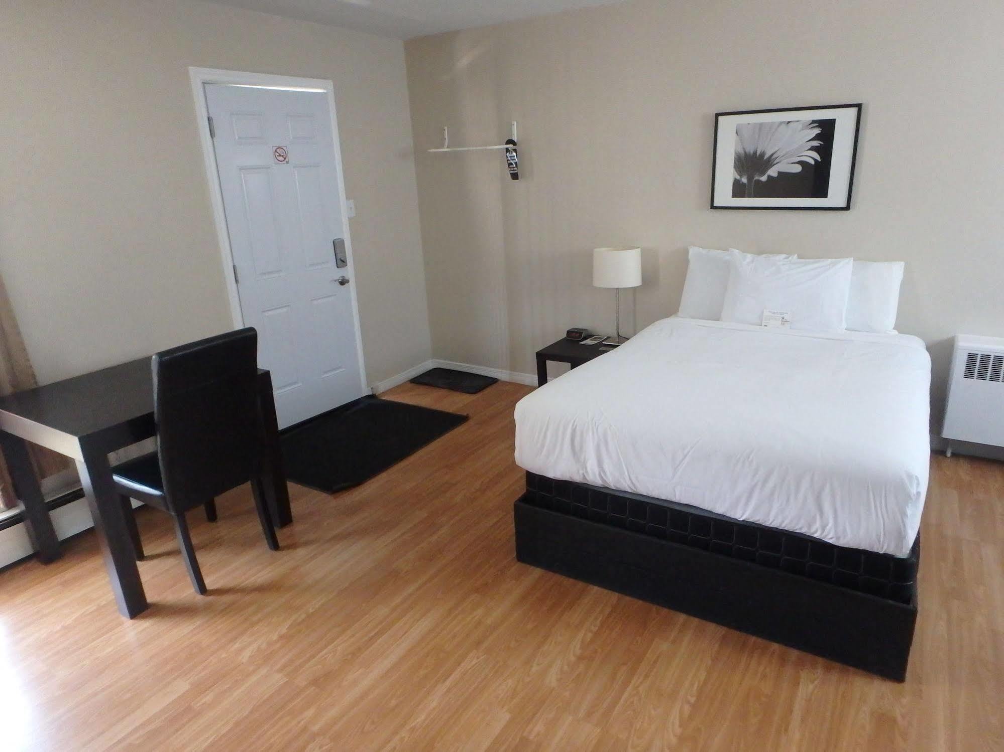 Wheel Inn Motel New Liskeard Extérieur photo