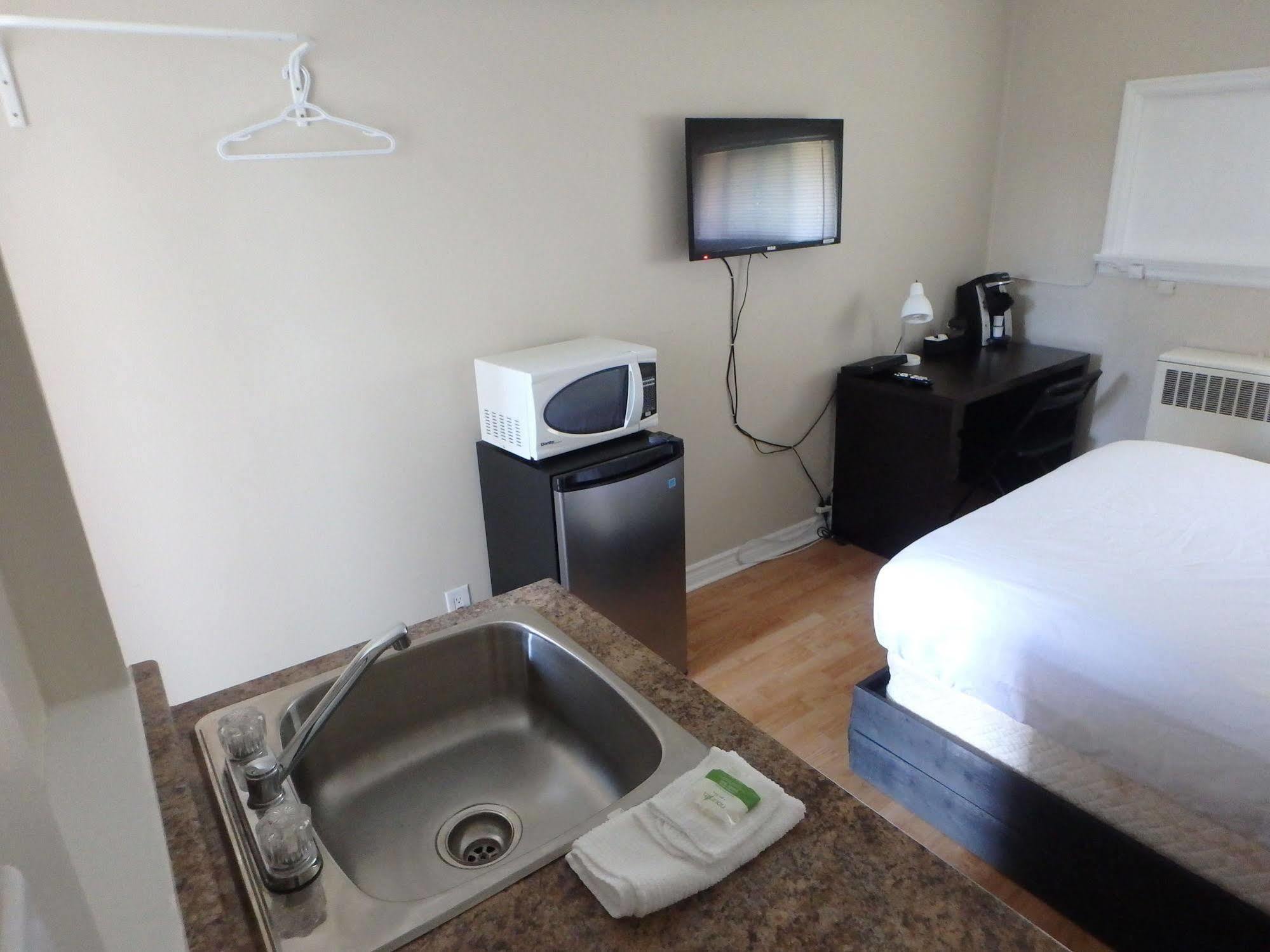 Wheel Inn Motel New Liskeard Extérieur photo