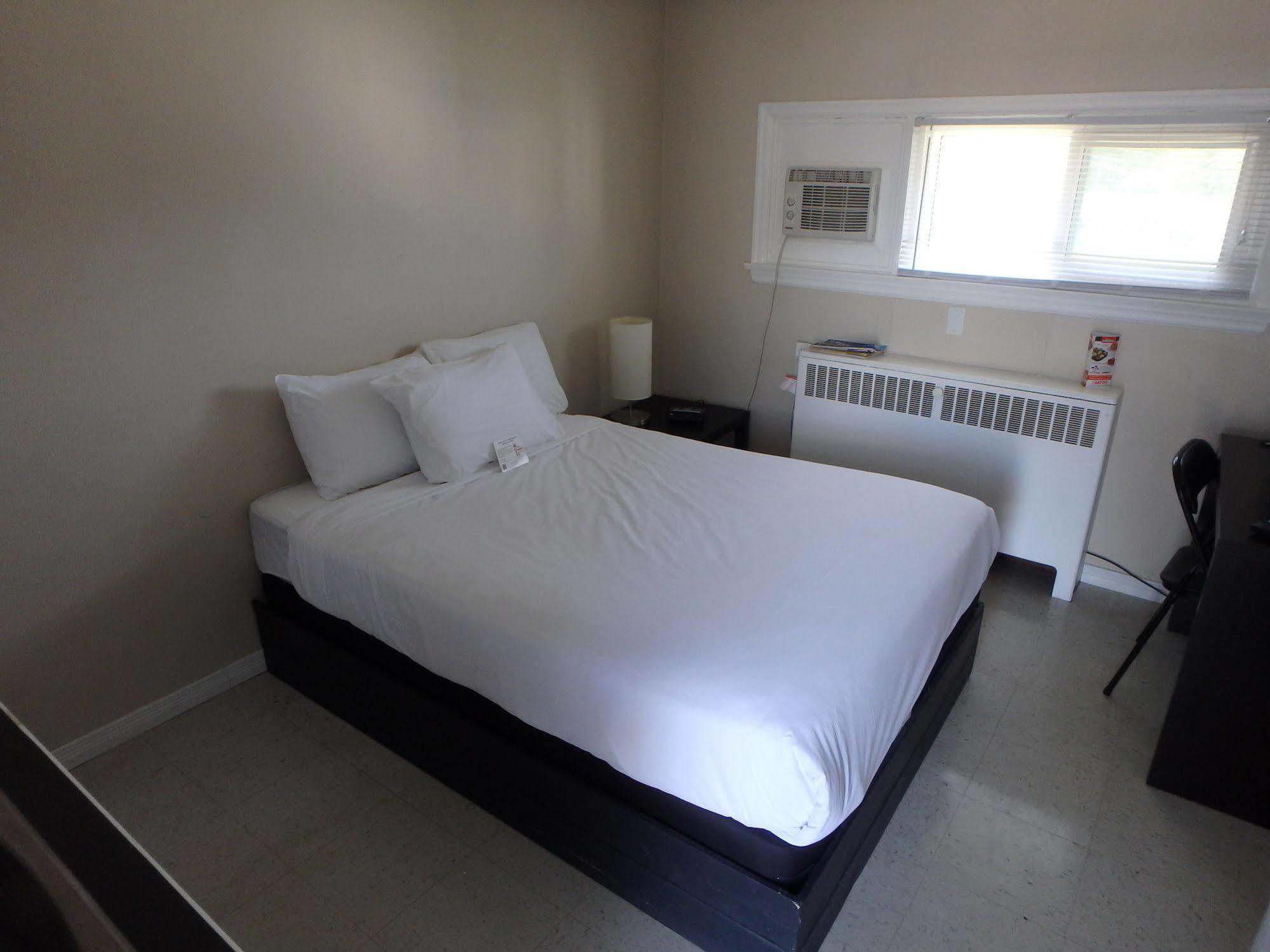 Wheel Inn Motel New Liskeard Extérieur photo