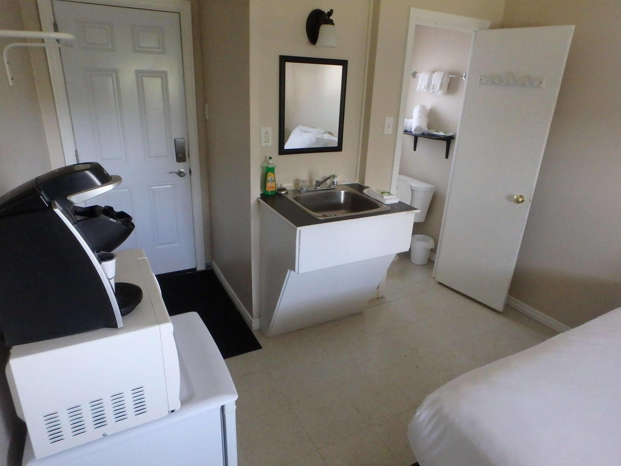 Wheel Inn Motel New Liskeard Extérieur photo