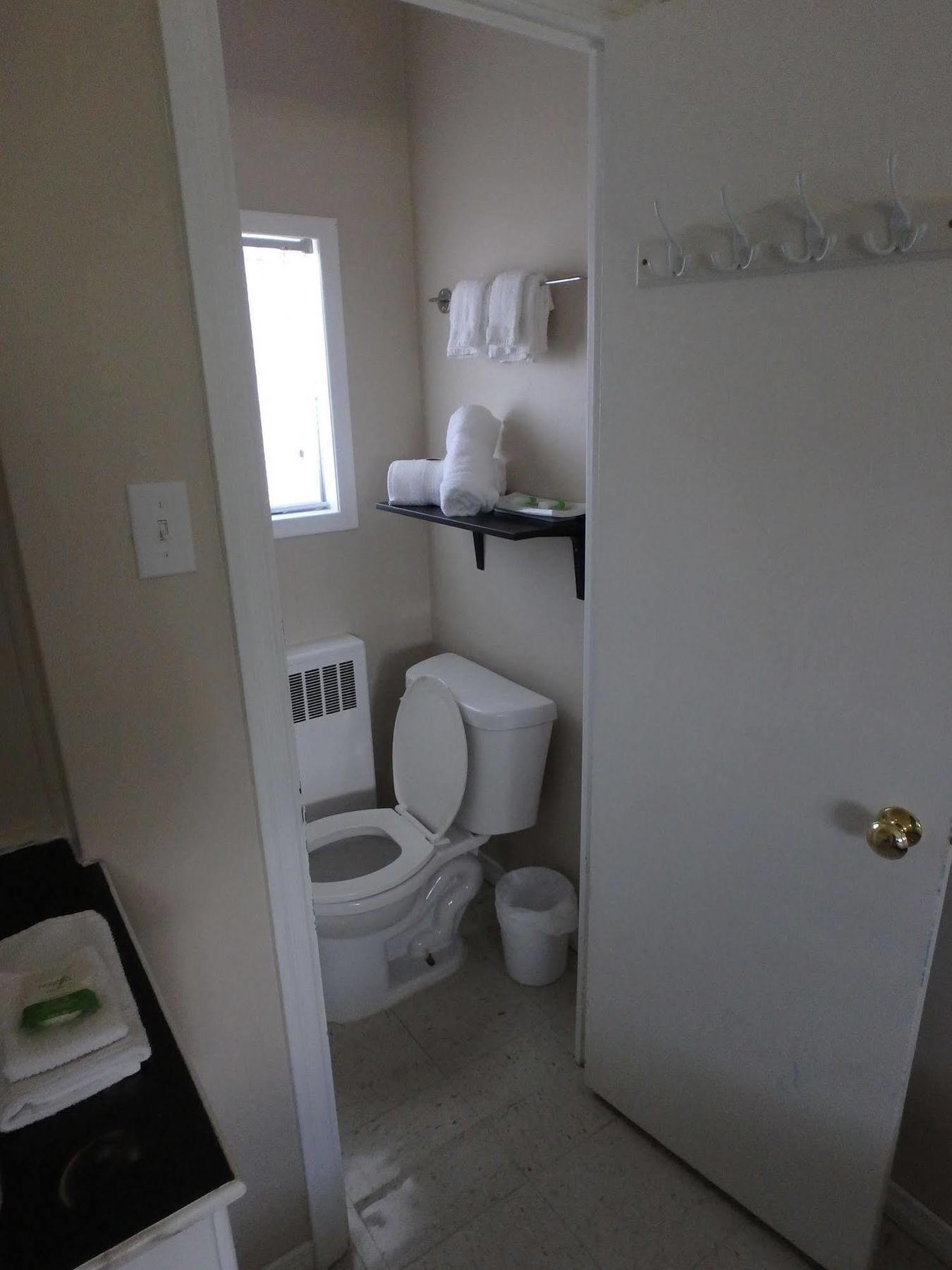 Wheel Inn Motel New Liskeard Extérieur photo