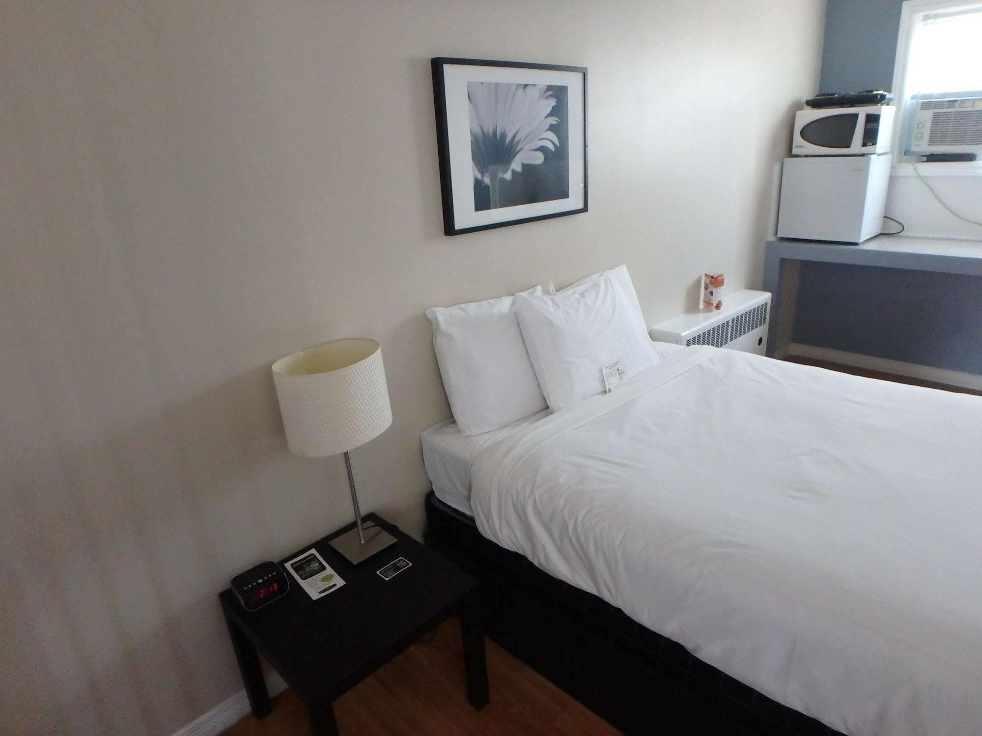 Wheel Inn Motel New Liskeard Extérieur photo