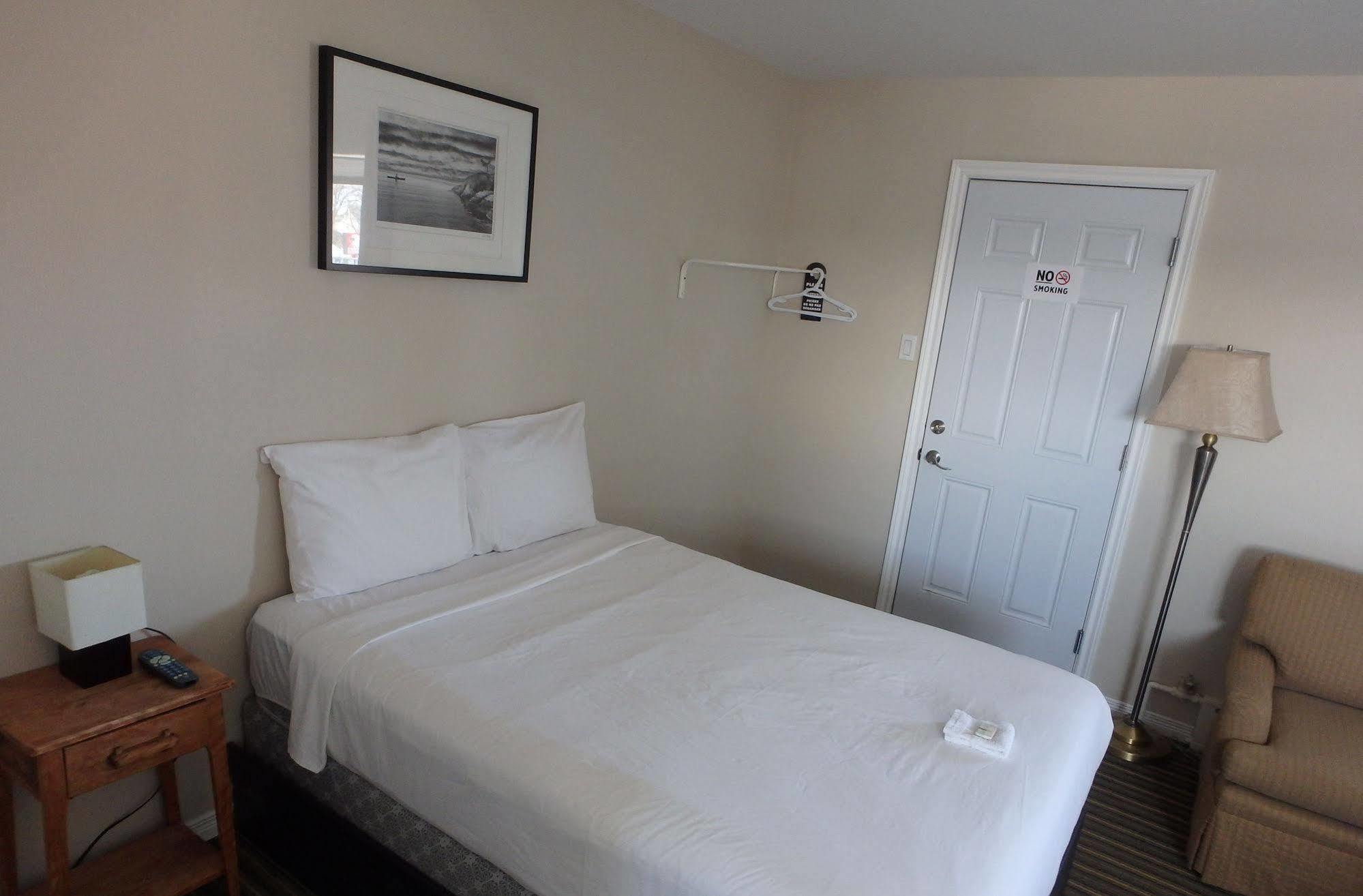 Wheel Inn Motel New Liskeard Extérieur photo