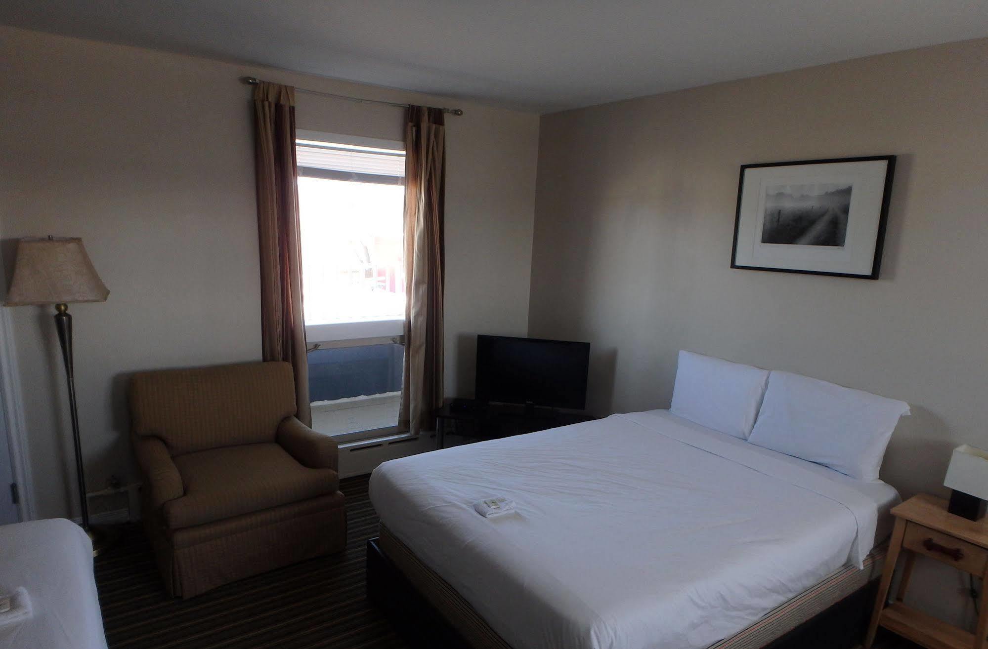 Wheel Inn Motel New Liskeard Extérieur photo