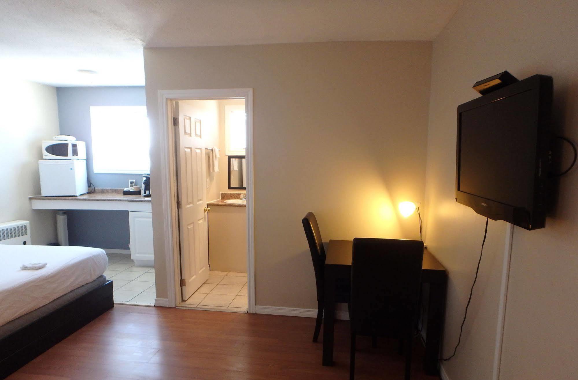 Wheel Inn Motel New Liskeard Extérieur photo